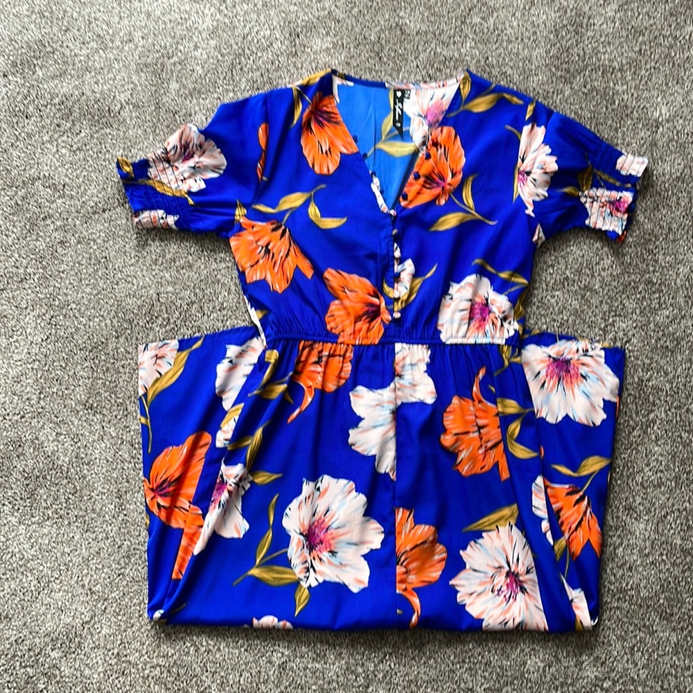 Floral dress. Mid length. Size 10.